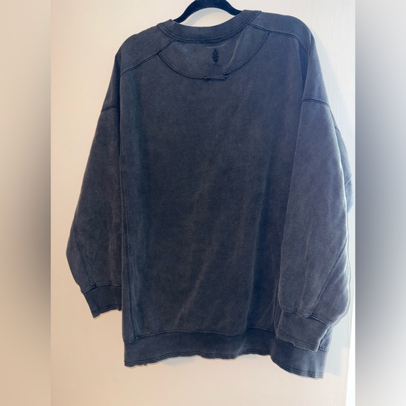 Free People Black Pullover Long Sleeve Crewneck Split Hem Sweater Medium NWT - Picture 10 of 12